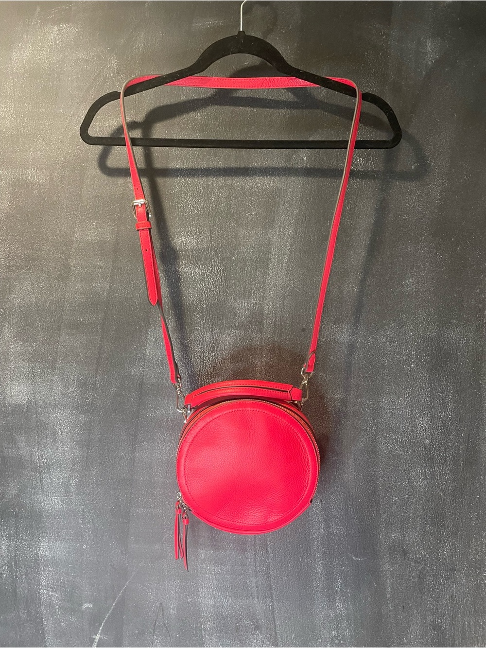 NWT Vince Camuto Circle Crossbody Bag Fruit Punch Pink Genuine Leather Round - Picture 1 of 10